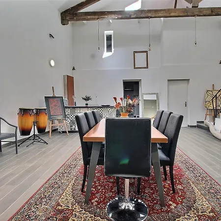 Le Monte Cristo Apartment *